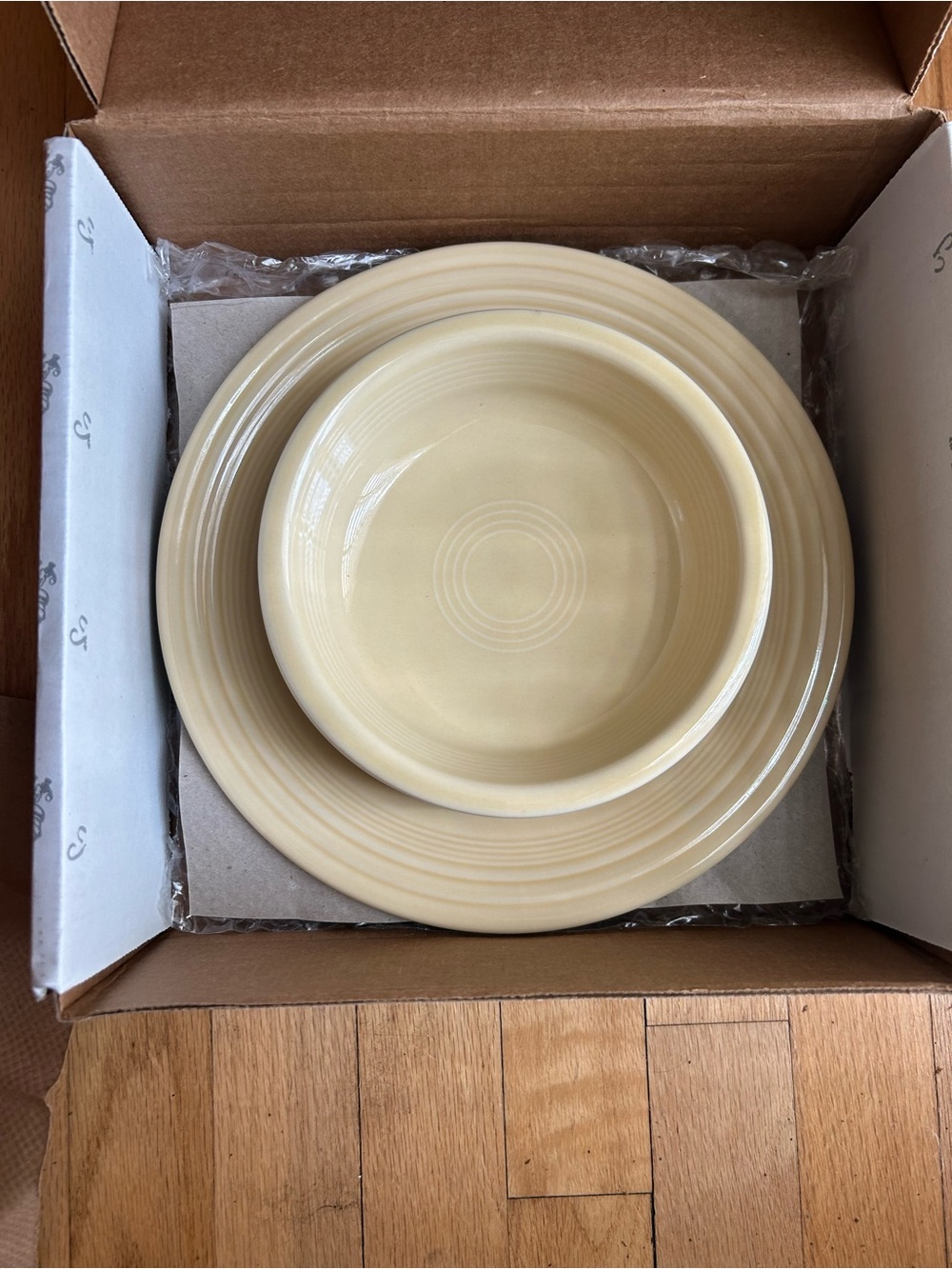Fiesta Ivory 3-Piece Classic Dinnerware Set - Picture 3 of 4